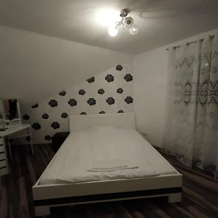 Quarto em Acomodações Particulares In Naehe Messe